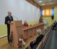 Wykład dr Teresy Malec :"Łatwiej razem -działanie na rzecz integracji międzypokoleniowej". Słuchaczy powitał Jerzy Giezek - prezes UTW